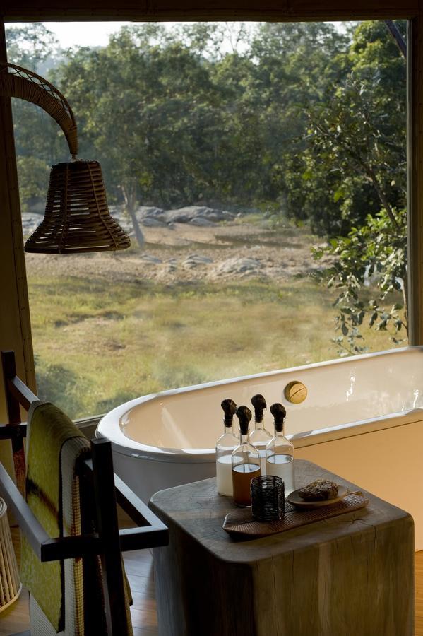 Banjaar Tola Kanha National Park - A Taj Safari Lodge Buitenkant foto