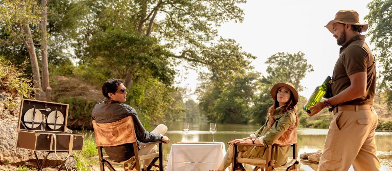 Banjaar Tola Kanha National Park - A Taj Safari Lodge Buitenkant foto